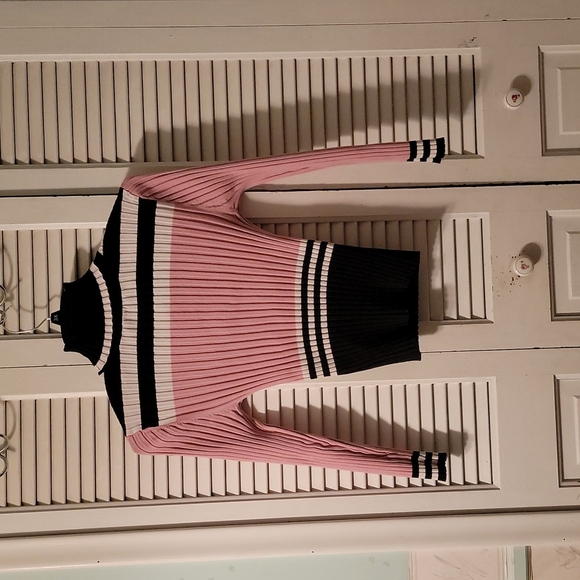 WD.NY Ribbed Turtleneck - Picture 2 of 3